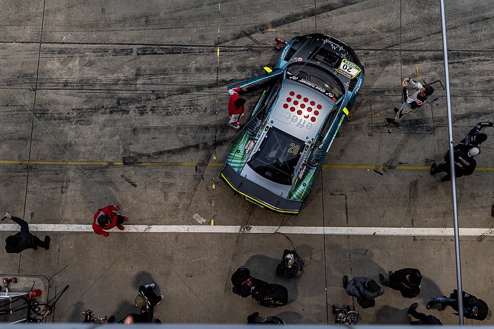 Vogelperspektive Audi R8 in der Box